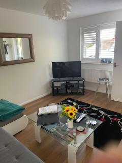Riverside 2 Bedroom Townhouse with Car Charger - 7