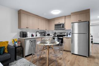 Cozy 2BR Suite with Kitchen, AC Near U of C, Winsport, Banff and Hospitals - 6