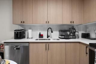 Cozy 2BR Suite with Kitchen, AC Near U of C, Winsport, Banff and Hospitals - 2