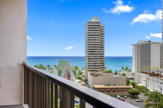 Waikiki Banyan - 1
