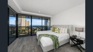 Ocean View Circle on Cavill Self-Contained 1,5 Bedroom Apartment - 3