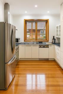 Large 5BR Home-Pool-BBQ-4 CarPark-Central Location - Melbourne - 4
