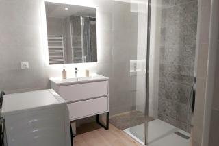 Seafront apartment with pool and comfort - 1