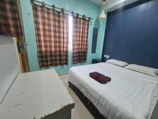OYO 90862 Hotel Small City - 3