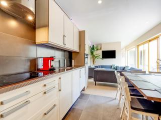 Peaceful Getaway with Spa - 7