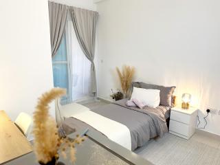 Cozy Designer City Centre Studio - 1 Lady only - 0