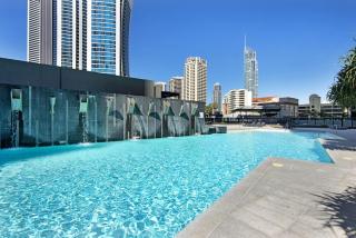 Ocean View Circle on Cavill Self-Contained 1,5 Bedroom Apartment - 7