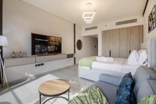 Lux Studio in JVC with Balcony, Gym & Rooftop Pool - 9