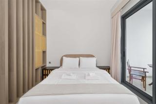 Gorgeous New Studio - Large Terrace - 8