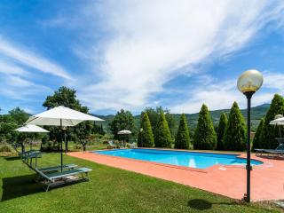 Farmhouse in Tuscany with Panoramic Pool - 3