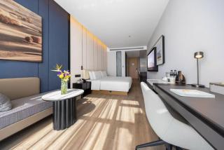 Atour Hotel Yantai Zhifu Station Red Star Macalline - 1