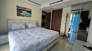Grand Avenue F811 - 1