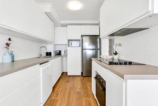 Beachfront Bliss 2BR 2BATH Ocean Views - Surfers - Gold Coast - 5