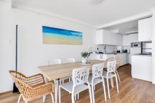Beachfront Bliss 2BR 2BATH Ocean Views - Surfers - Gold Coast - 6