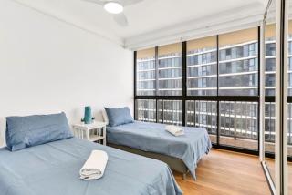 Beachfront Bliss 2BR 2BATH Ocean Views - Surfers - Gold Coast - 2