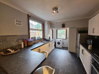 Comfortable 3BD House near Newbury Park Station - 1