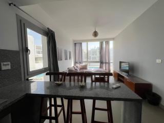 Bright 2Bdr with Stunning Pool Views – Sholan 1 - 8