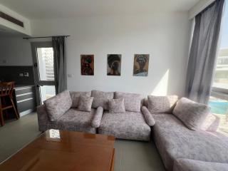 Bright 2Bdr with Stunning Pool Views – Sholan 1 - 4