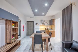 Seafront Home opposite beach with WiFi & AC in Qawra by 360 Estates - 8