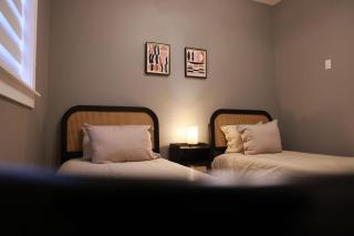Bradford Place Main Level, 3BR Private Floor with Kitchen - Halifax - 1