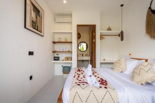 Petite 2bd Villa with Rooftop 4mins to Cemagi Beach - - 1