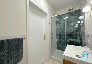 Seredino Blue Apartment- Modern Comfort in a Quiet Location, 5 Minutes to Gdańsk Old Town & Seaside - 2