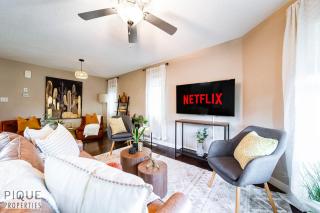 4BDRM Desert Vibes - King Bed - Fire Table - BBQ - Garage - 2