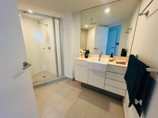 Harbor Nest Southport CBD 2B APT - 2