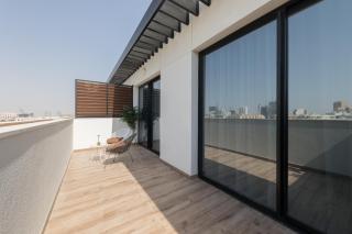 Modern 1-BR Apartment with Cozy Vibes Pool Gym - 6