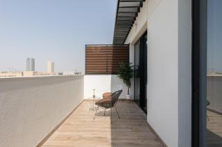 Modern 1-BR Apartment with Cozy Vibes Pool Gym - 2