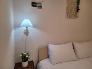 Seoul & Hangang Park, 5 min walk from Konkuk University, Seongsu, Jayang Subway Stations & Licensed Accommodation - 1