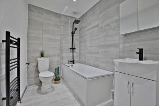 Freckleton House in Town Centre, near Blackpool, Sleeps 6, Free Parking - By NMB Property - Kirkham - 9