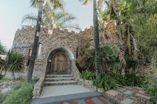 CASTLE WITH A VIEW - 4