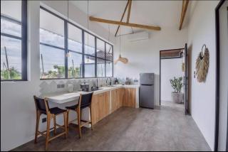 Modern and Stylish 2 Bedroom Apt - 5 minutes drive to the beach - 1