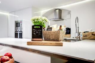 Luxury 1 Bed Apartment with Private Terrace & Parking - Heart of Wanstead Village - 9