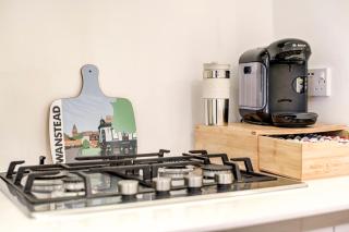 Luxury 1 Bed Apartment with Private Terrace & Parking - Heart of Wanstead Village - Londra - 1