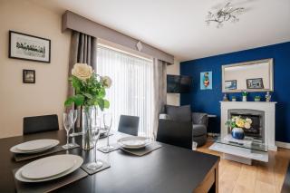 2 Bedroom Home with Garden and Free Parking - 1