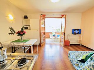 Colorful apartment with balcony-Beahost - 8