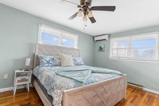 Waterfront 4BR w Dock & Kids Rec Room - 9