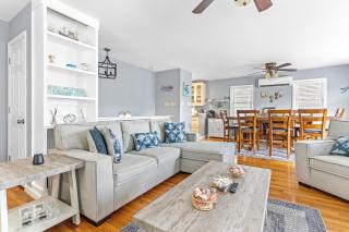 Waterfront 4BR w Dock & Kids Rec Room - 2