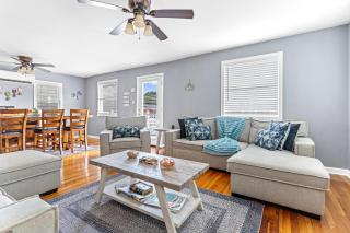 Waterfront 4BR w Dock & Kids Rec Room - 1