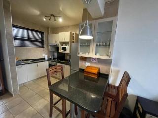 Beachfront Bachelor Apartment Amanzimtoti - Amanzimtoti - 4