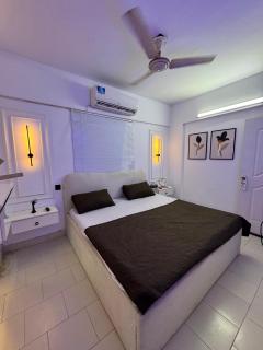 Luxury Studio Apartment Reasonable - Karachi - 9