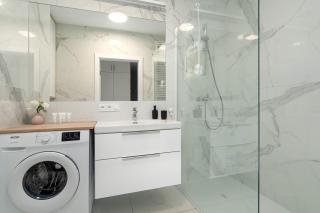 Spacious and Cosy Apartment in Poznań with Parking, Desk and Balcony by Noclegi Renters - 4