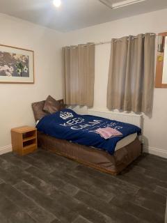 Crofton accommodation - - 7