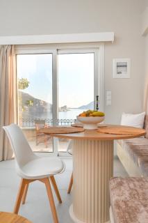 Skalia Mountain & Sea Suites - 7