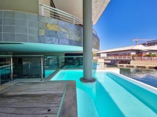 Luxurious, Canal Apt w Pool+WIFI, V&A on Doorstep - 9