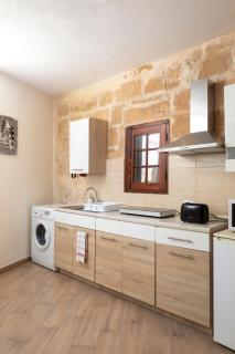 Quaint Ground Floor Apartment by the Sea - 7