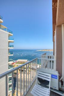 Beautiful seafront Suites with comfy beds, AC & WIFI by 360 Estates - St Paul's Bay - 8