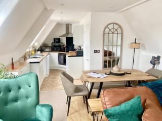 Tenby Getaway Sleeps 8 Dog Friendly - 6
